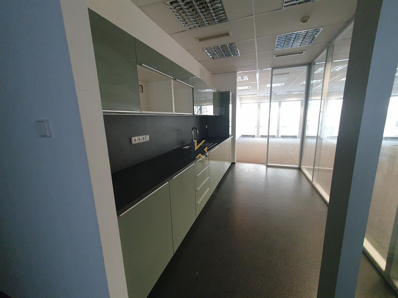 Pronájem kanceláře 321 m² – fotografie 5