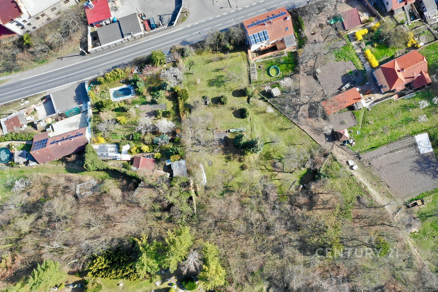 Prodej stavebního pozemku 2 725 m² – fotografie 2