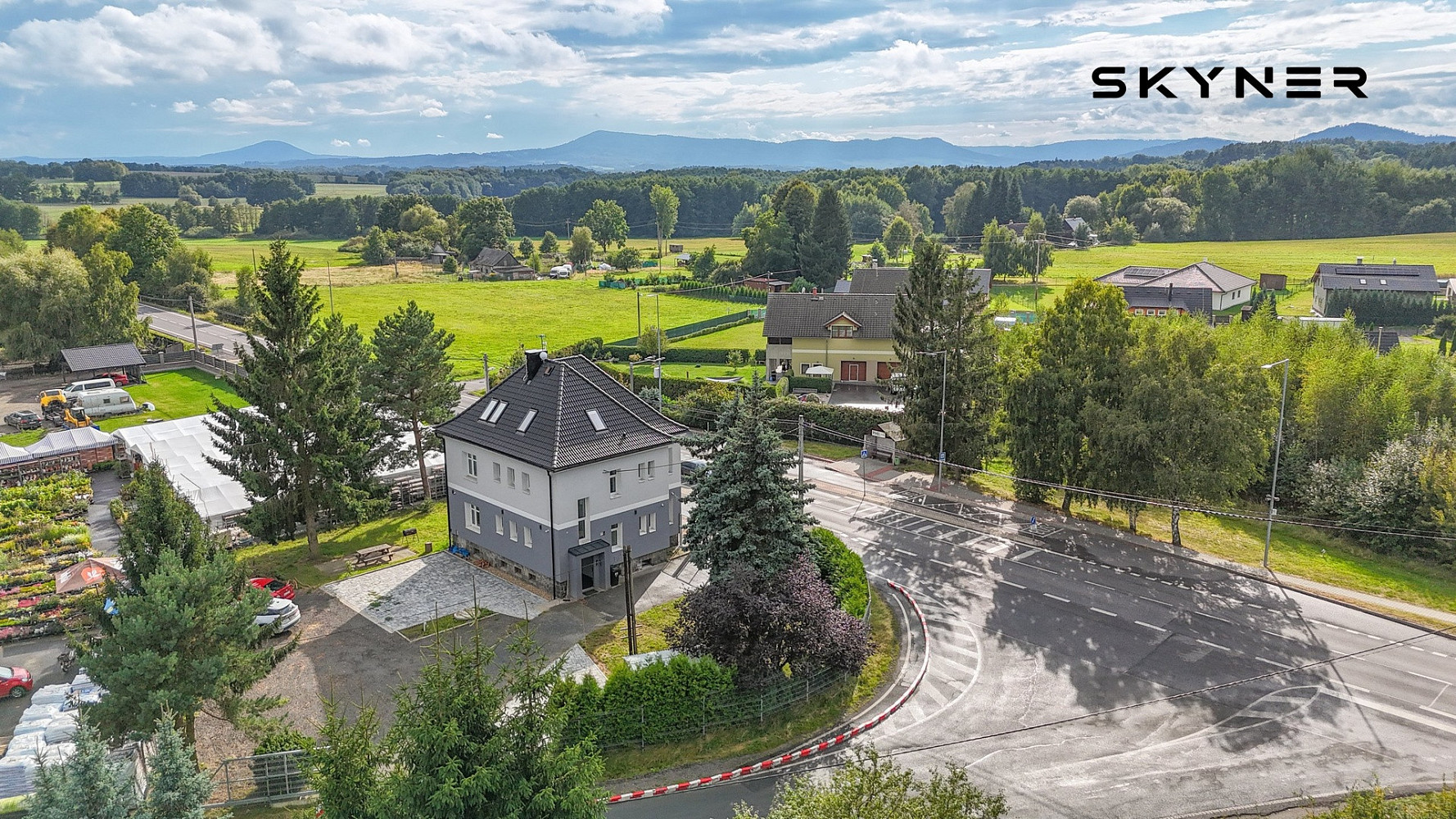 Prodej domu 276 m² s pozemkem 895 m² – pohled 3