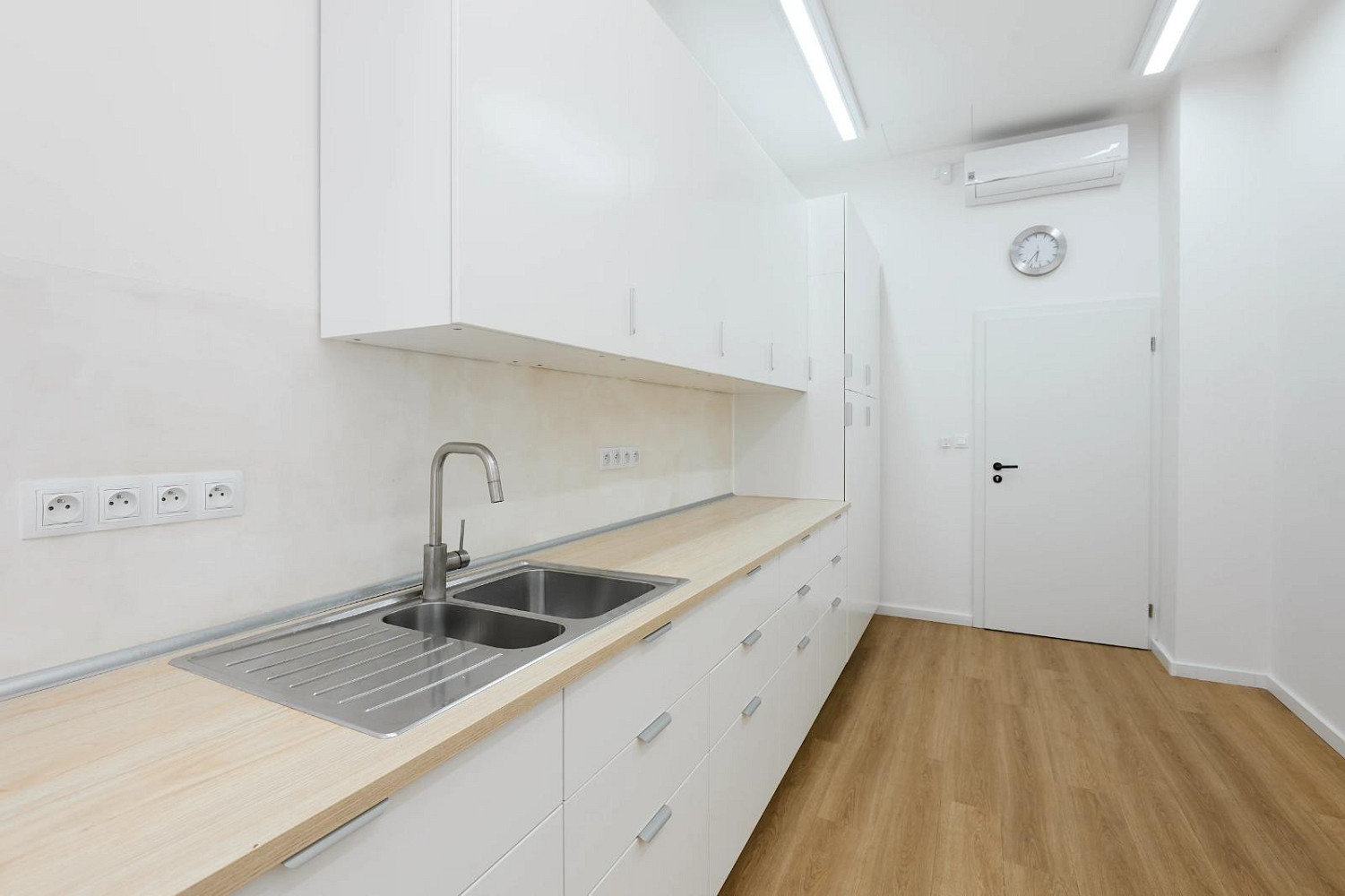 Pronájem komerčního objektu (jiného typu) 99 m² – fotografie 5