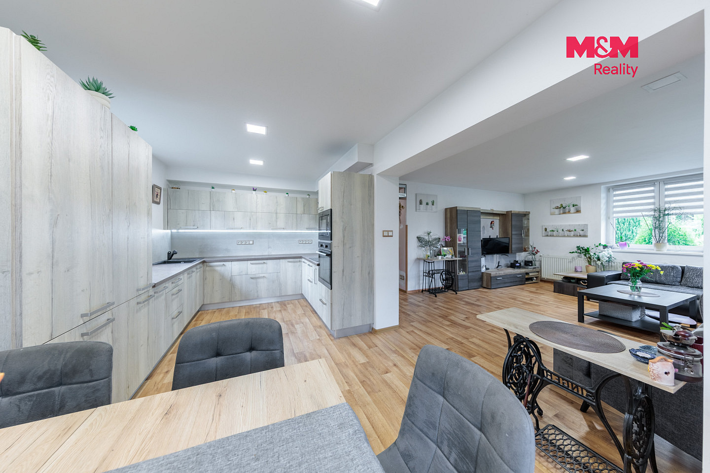 Prodej domu 330 m² s pozemkem 704 m² — photo 2