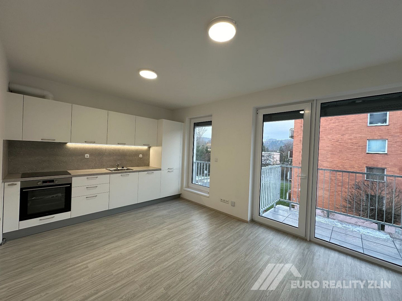 Pronájem bytu 1+kk 28 m² — photo 2