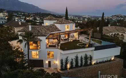 Prodej domu 644 m² s pozemkem 1 012 m², Benahavís, Španělsko