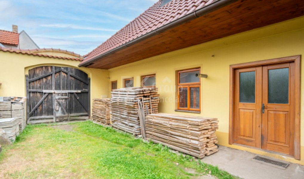 Prodej domu 1 144 m² s pozemkem 1 535 m², Bechyně – náhled fotky 9