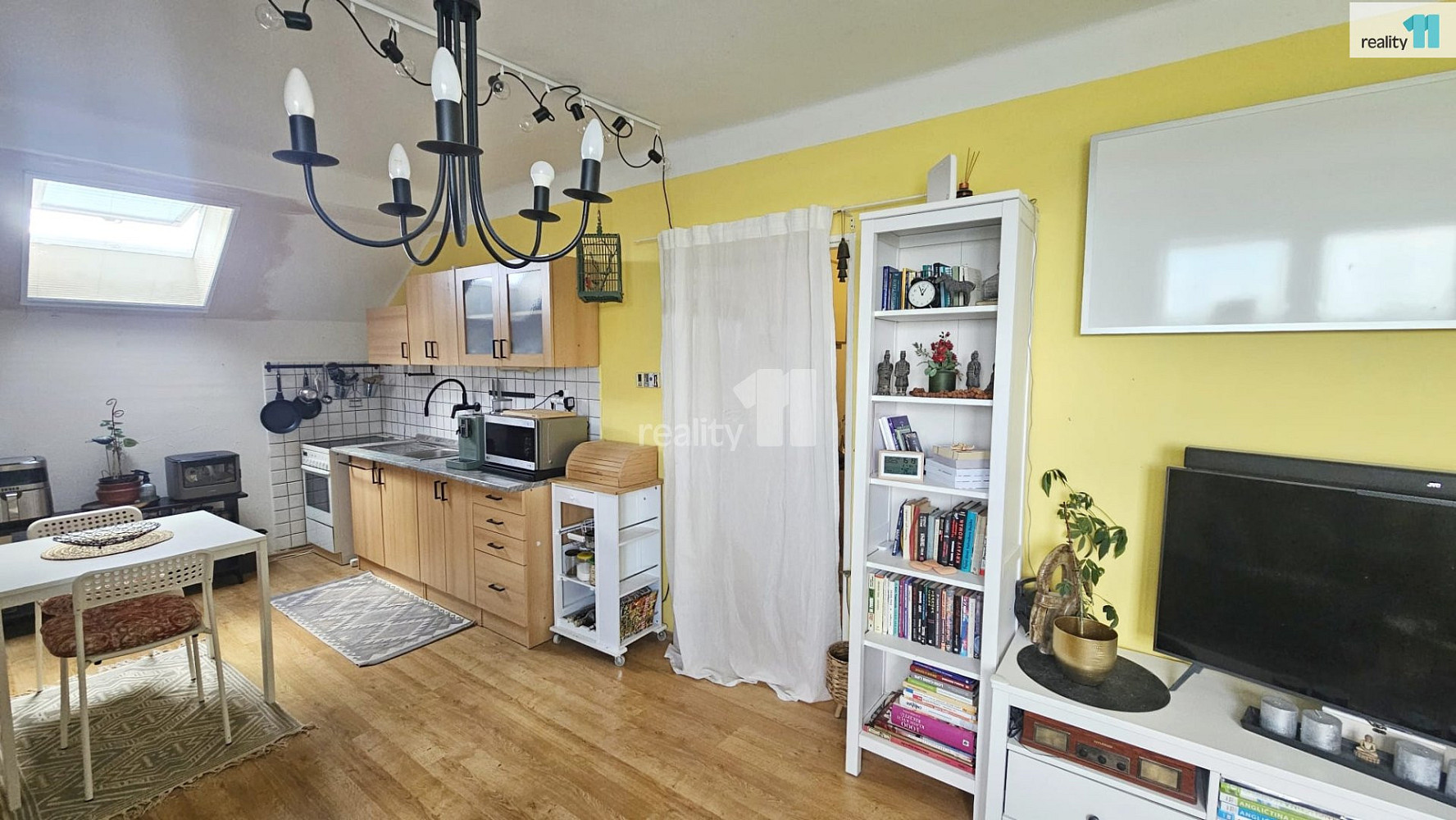 Prodej bytu 1+1 77 m² — photo 2