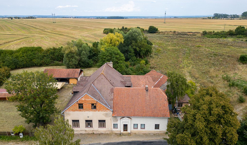 Prodej ubytovacího objektu 852 m², Chroustovice – náhled fotky 2