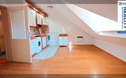 Prodej bytu 2+kk 61 m², Chvalšinská, Český Krumlov - Latrán
