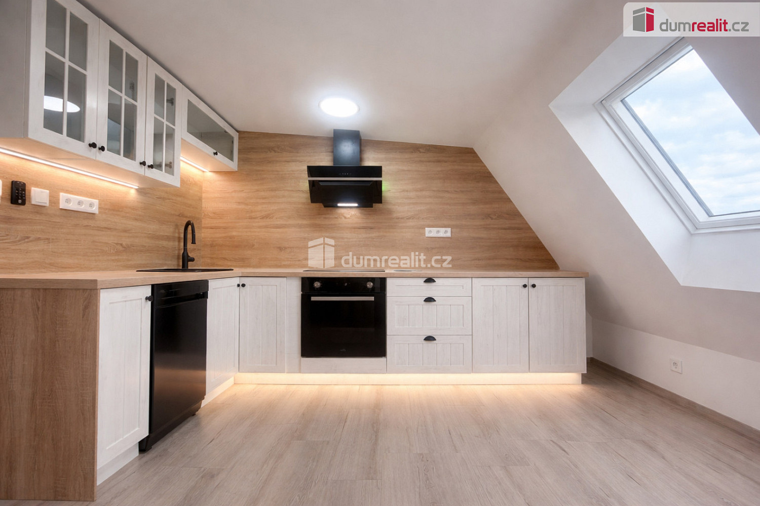 Pronájem bytu 2+kk 66 m²