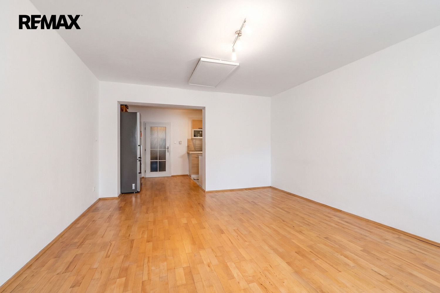 Pronájem bytu 2+kk 68 m² – fotografie 3