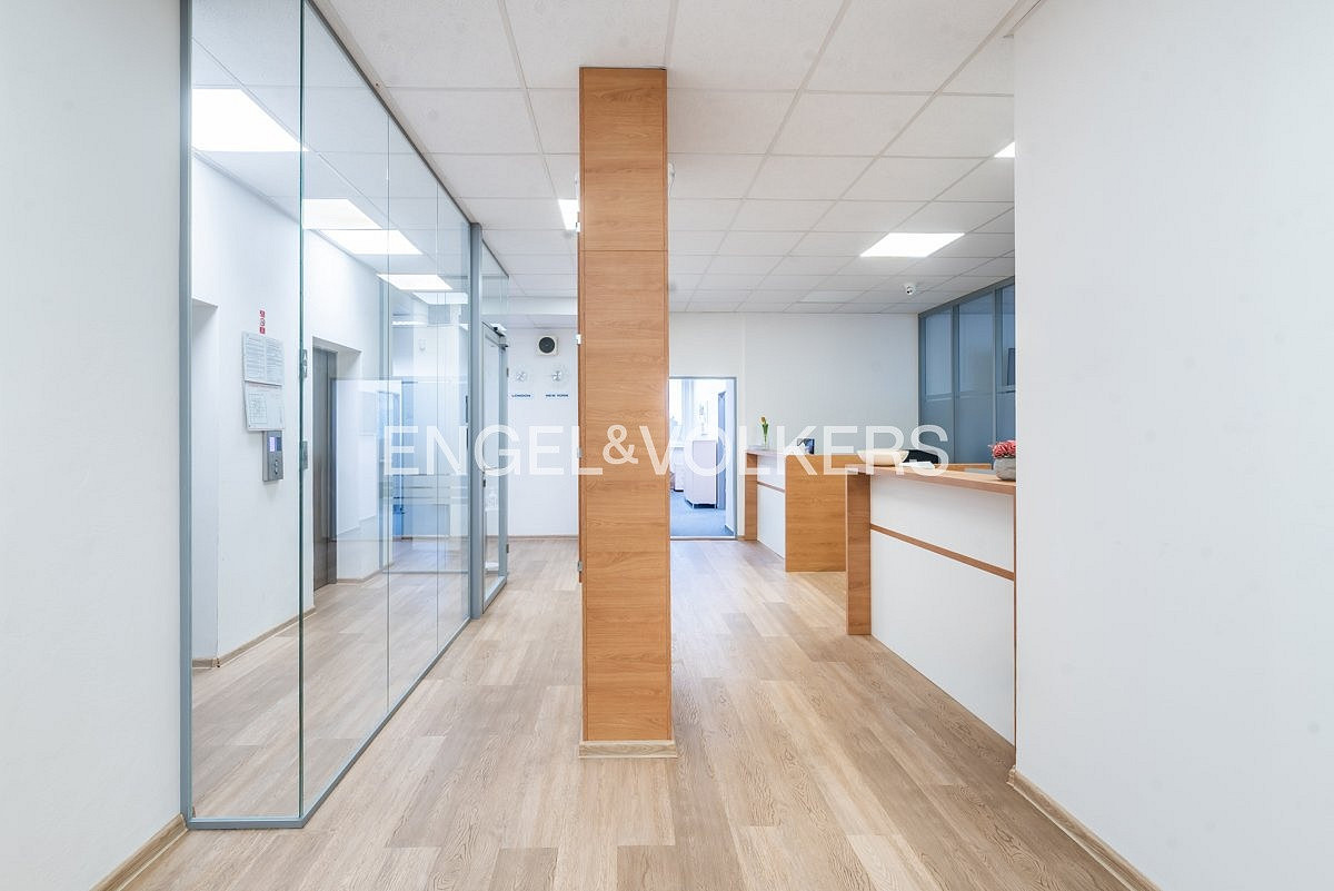 Pronájem kanceláře 350 m² – pohled 4