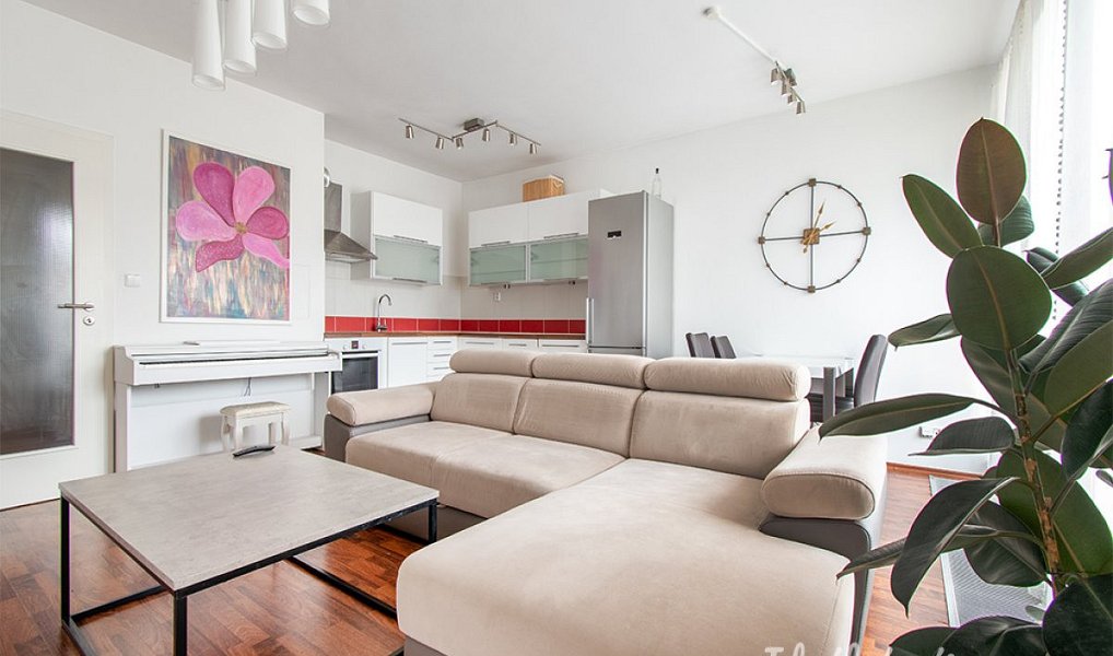 Pronájem bytu 2+kk 70 m², Praha – náhled fotky 2