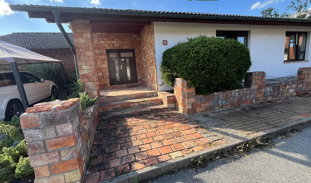 Prodej domu 573 m² s pozemkem 1 944 m², Holice – Podlesí, okres Pardubice
