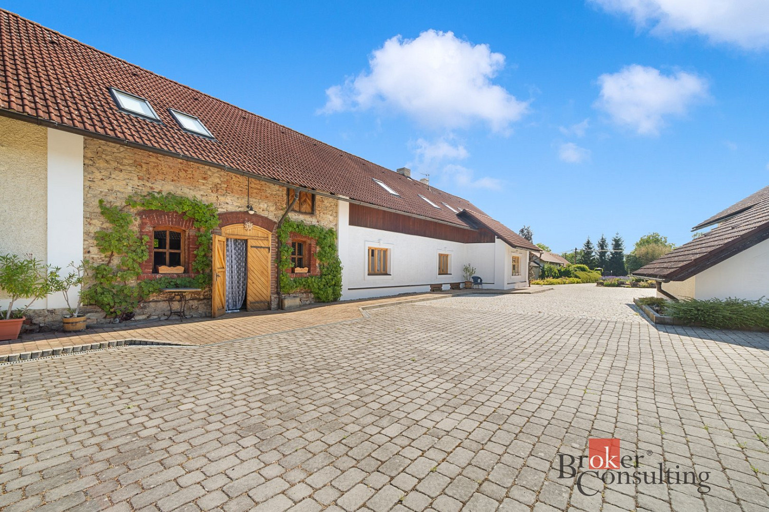 Prodej domu 450 m² s pozemkem 6 410 m²