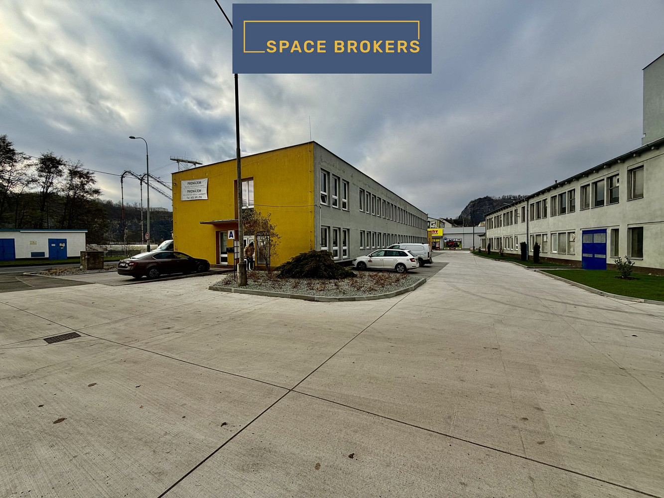 Pronájem obchodních prostor 490 m² — photo 3
