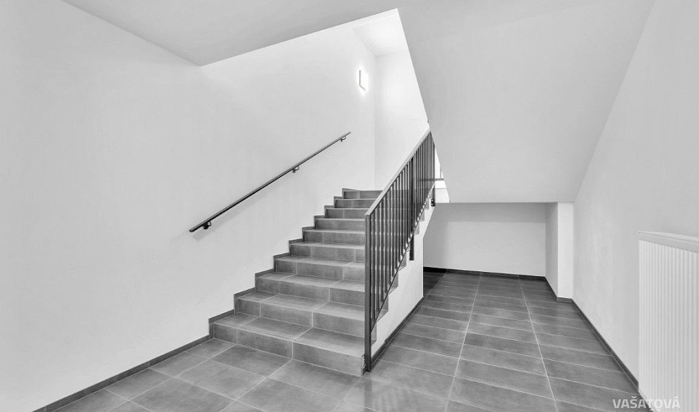 Pronájem bytu 3+1 188 m², Hradec Králové – náhled fotky 31