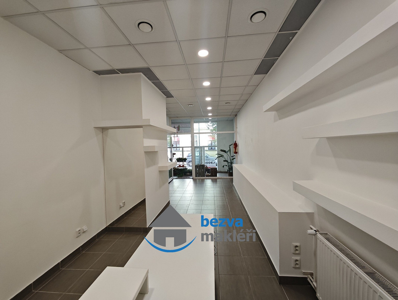 Pronájem obchodních prostor 63 m² – fotografie 3