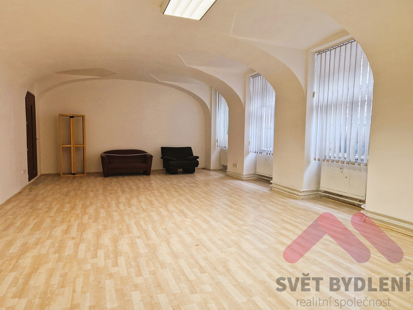 Pronájem kanceláře 140 m² — photo 2
