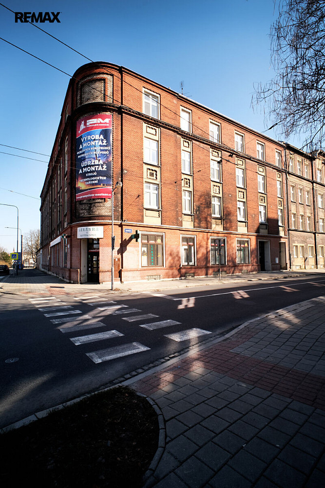 Pronájem obchodních prostor 156 m²