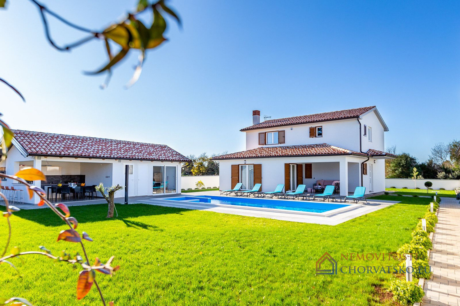 Prodej domu 282 m² s pozemkem 1 737 m² - Aanzicht 4
