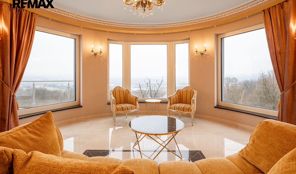 Prodej domu 483 m² s pozemkem 923 m², Jenišov – náhled fotky 3