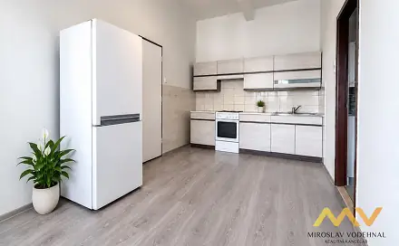 Pronájem bytu 3+1 98 m², náměstí 5. května, Hradec Králové