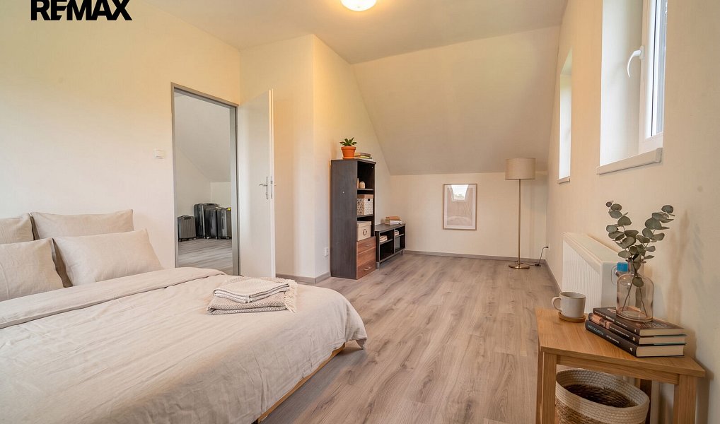 Prodej domu 193 m² s pozemkem 748 m², Okřesaneč – náhled fotky 4