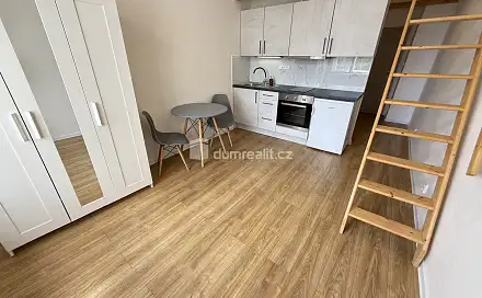 Pronájem bytu 1+kk 35 m², Na Valentince, Praha 5 - Smíchov