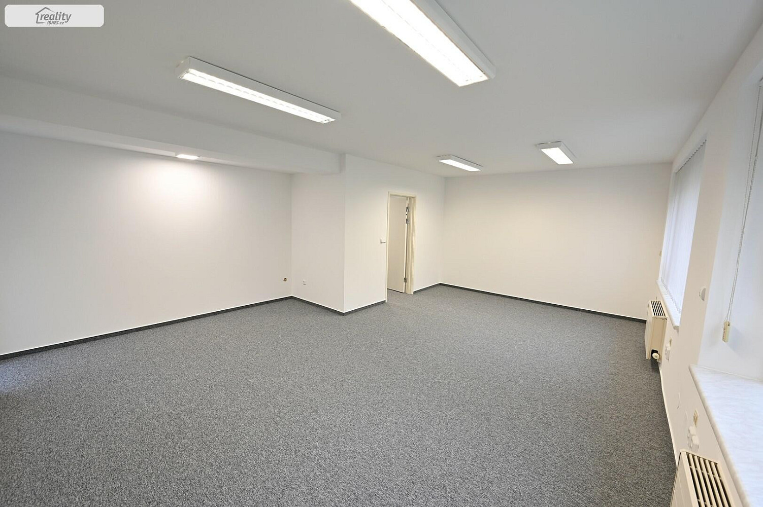 Pronájem kanceláře 101 m² — photo 2