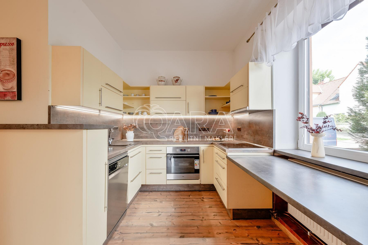 Prodej domu 184 m² s pozemkem 577 m² – fotografie 2