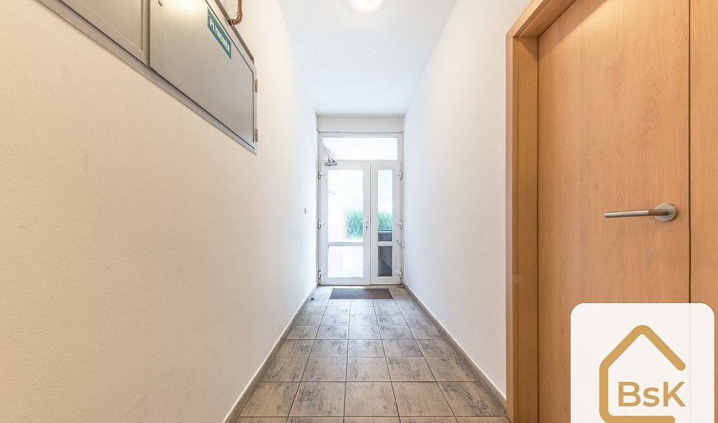Pronájem obchodních prostor 228 m², Benešov – náhled fotky 9