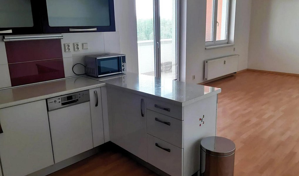Pronájem bytu 2+kk 56 m², Praha – náhled fotky 2