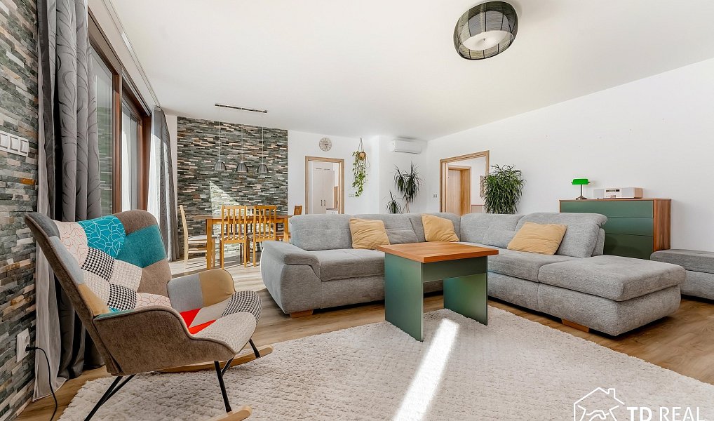 Prodej domu 207 m² s pozemkem 1 077 m², Syrovice – náhled fotky 13