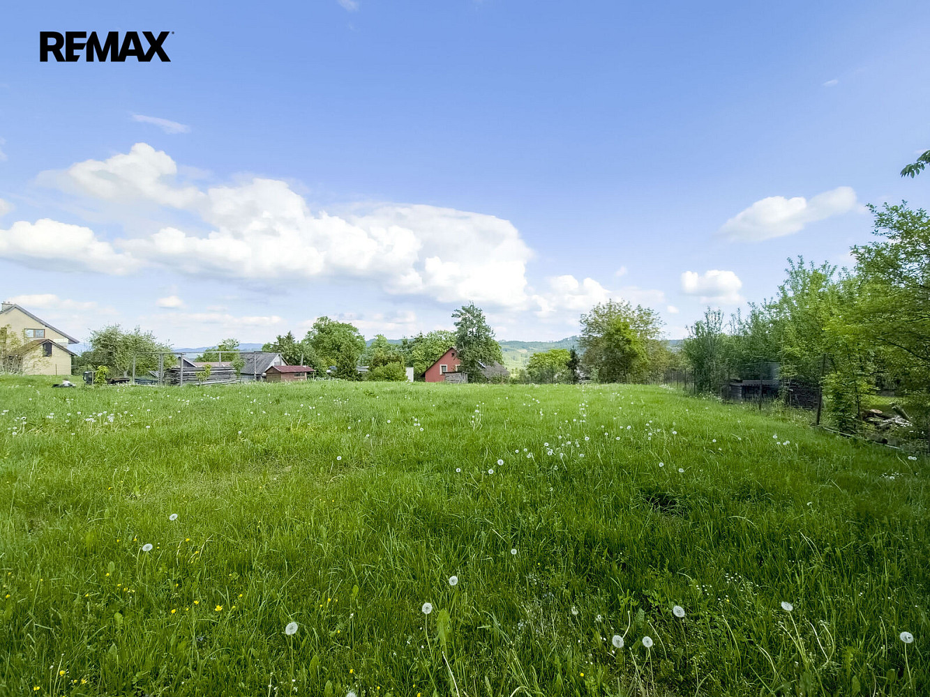 Prodej stavebního pozemku 966 m² – fotografie 2