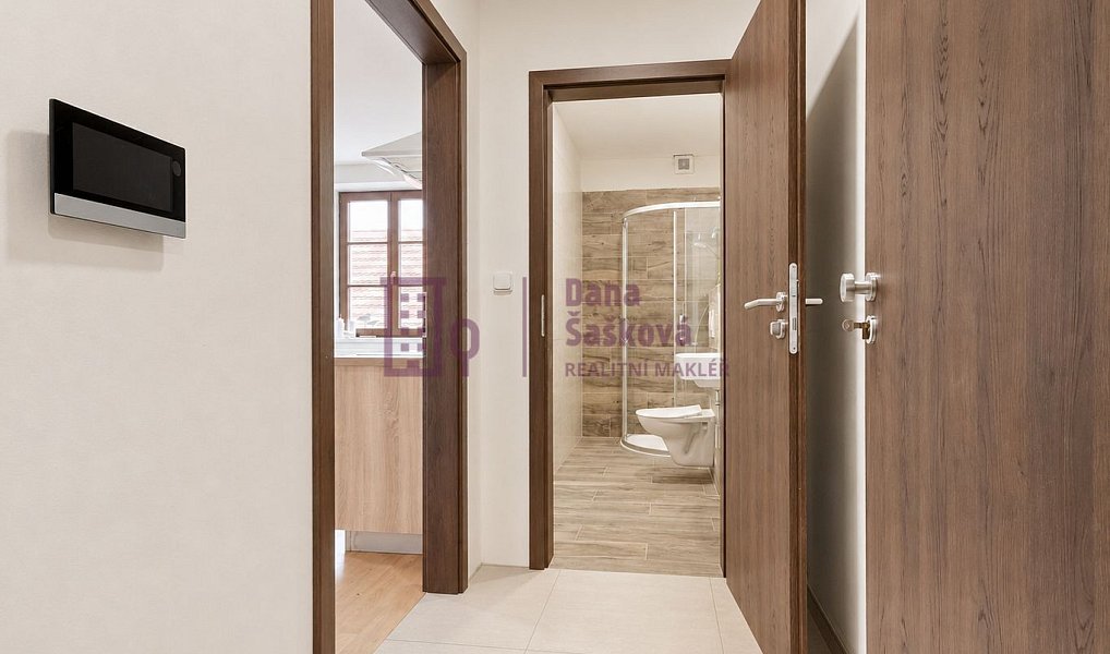 Pronájem bytu 1+kk 23 m², Jindřichův Hradec – náhled fotky 4