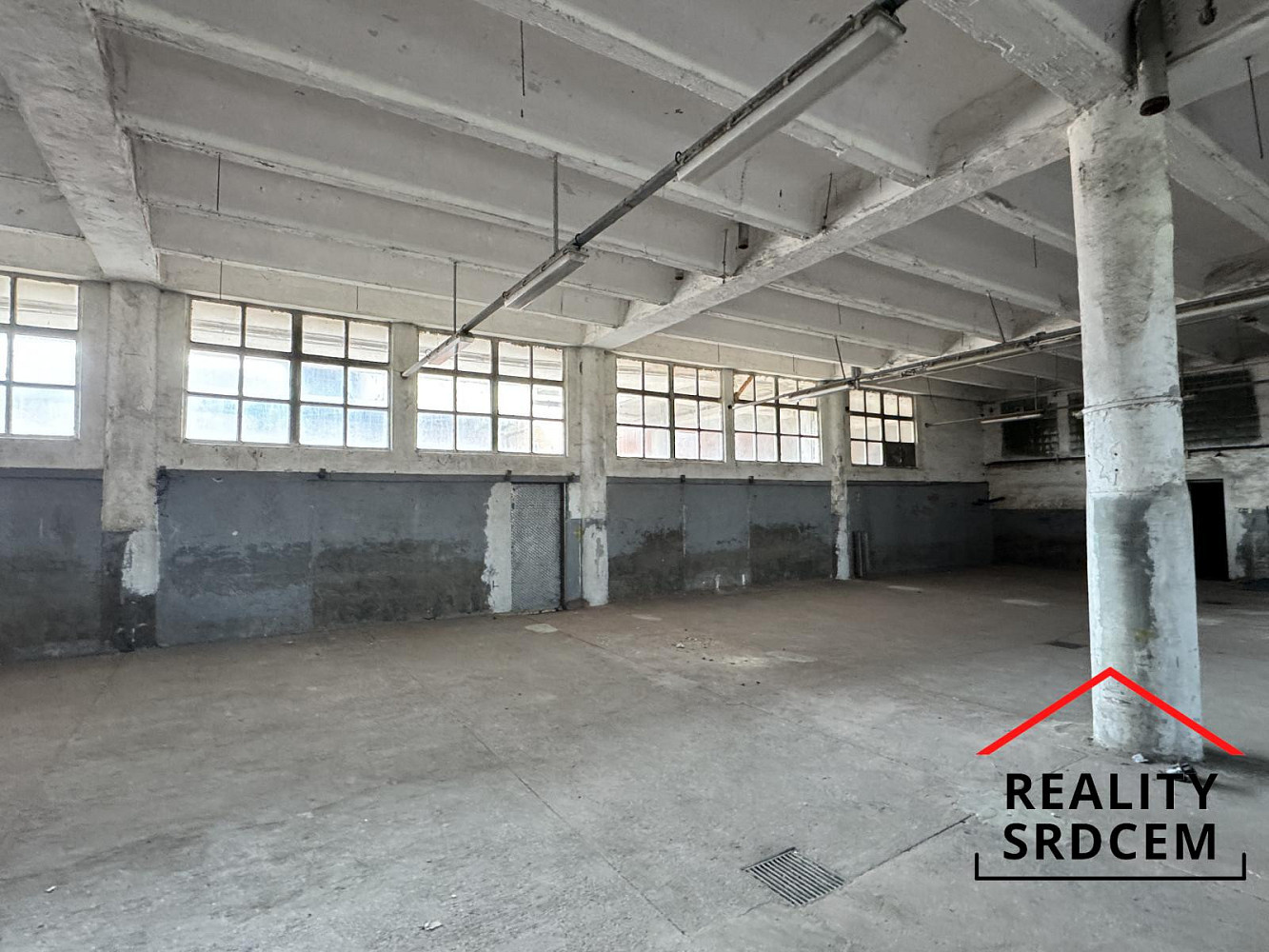 Pronájem výrobních prostor 855 m² – fotografie 2