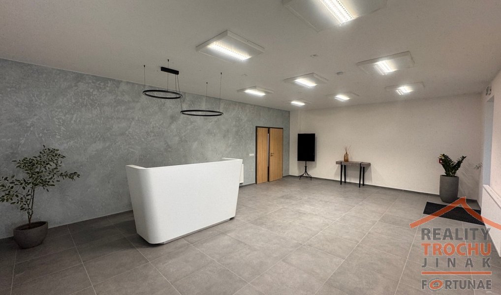 Pronájem výrobních prostor 220 m², Hradec Králové – náhled fotky 3