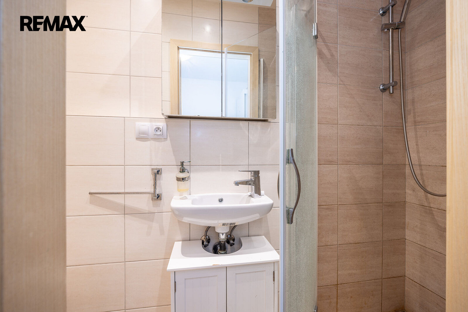 Pronájem bytu 1+kk 18 m² — photo 3