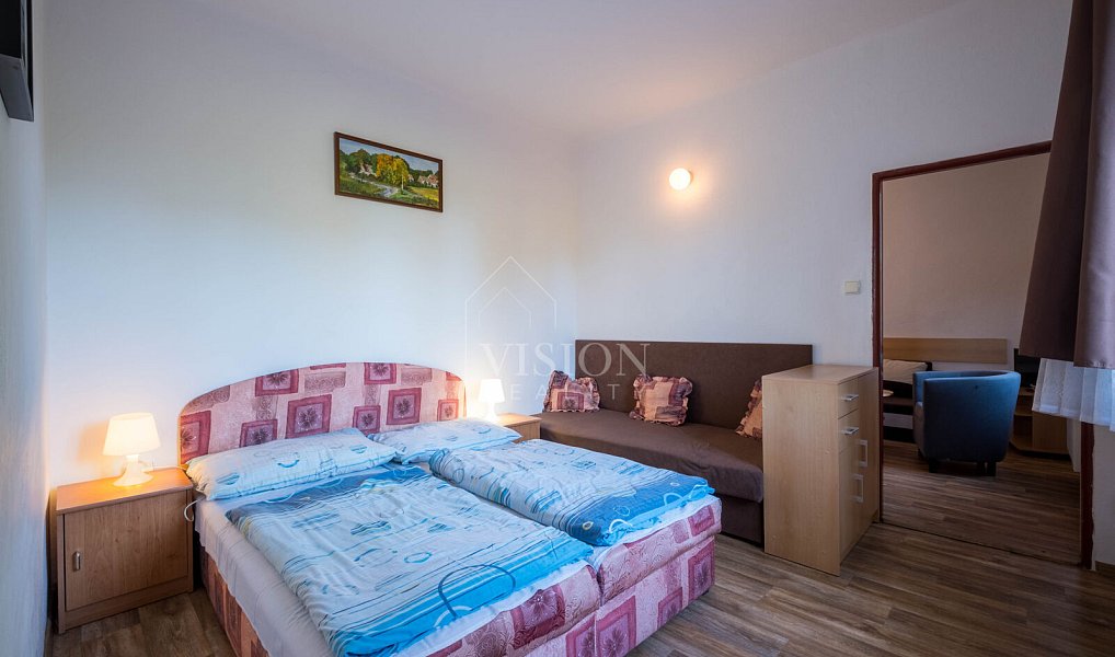 Prodej ubytovacího objektu 1 050 m², Varvažov – náhled fotky 9