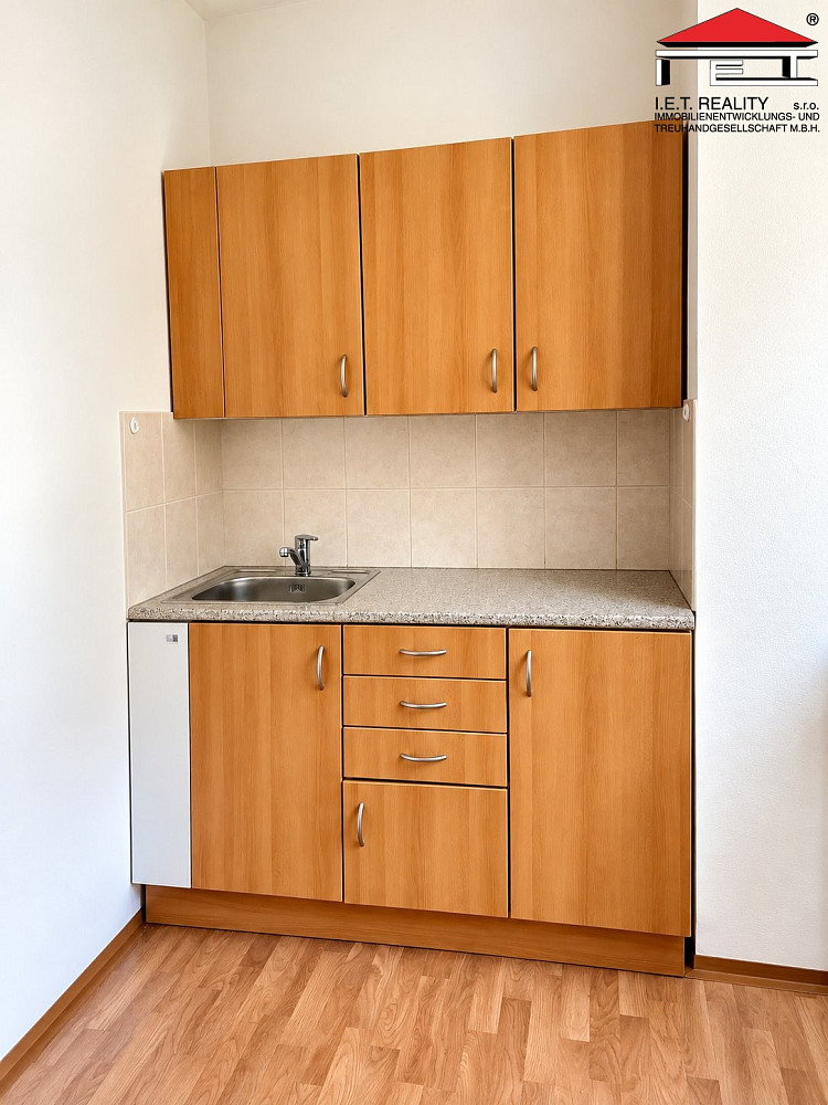 Pronájem bytu 1+kk 23 m² – fotografie 3
