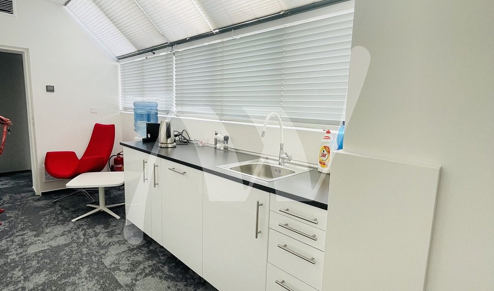 Pronájem kanceláře 133 m², Praha – náhled fotky 4
