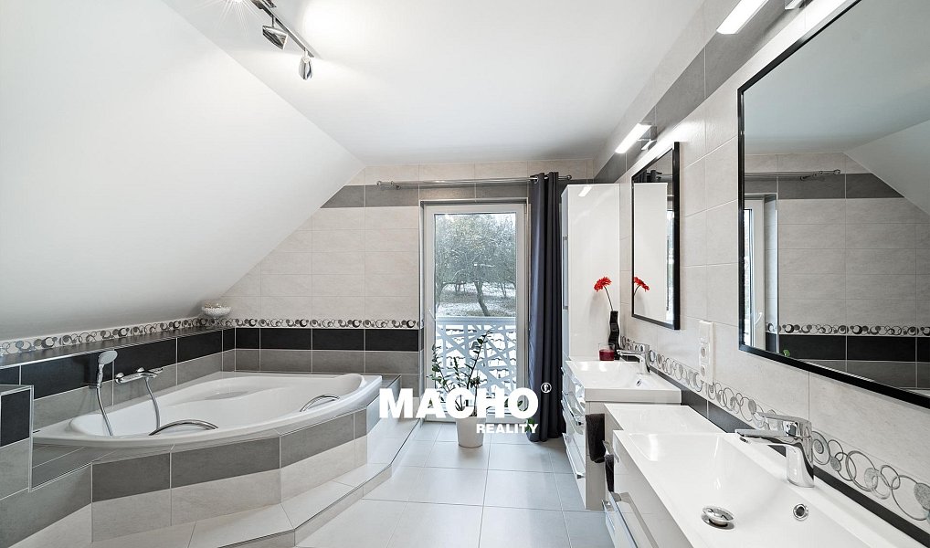 Prodej domu 220 m² s pozemkem 2 014 m², Soběslav – náhled fotky 10