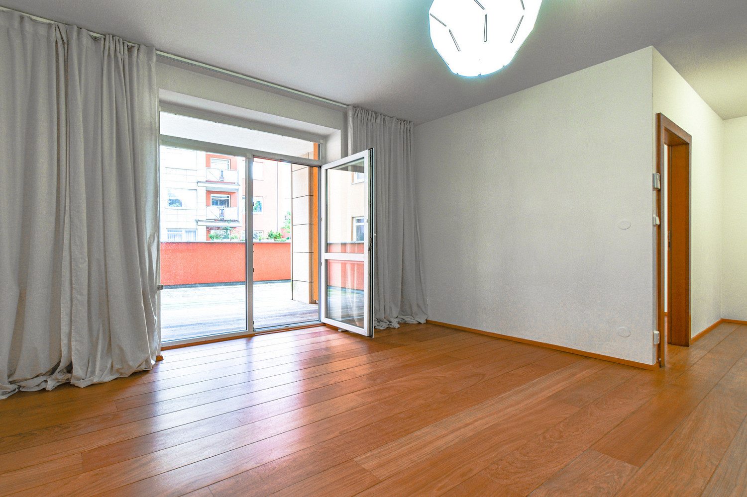 Pronájem bytu 2+kk 48 m² – fotografie 2