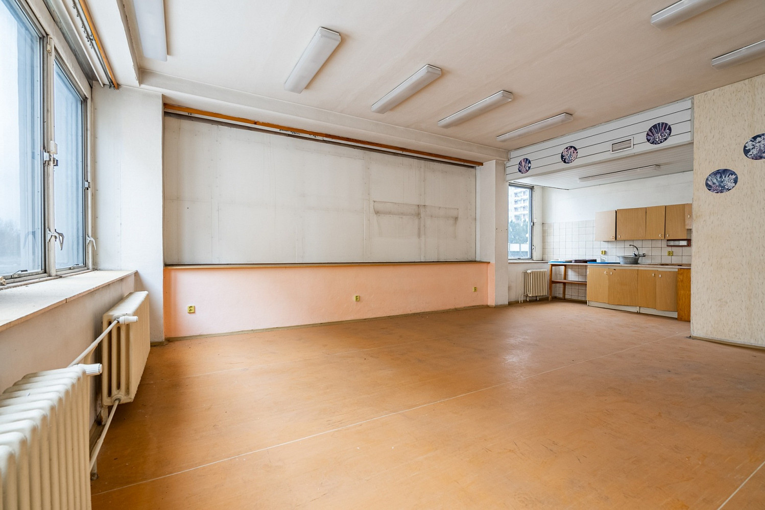 Pronájem obchodních prostor 402 m²