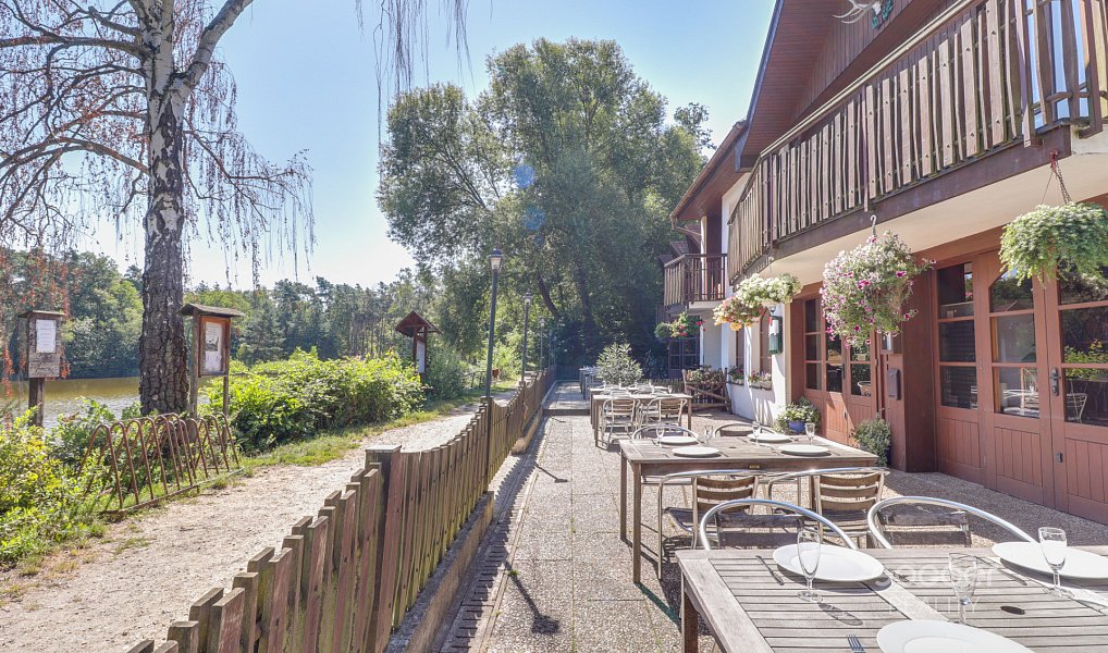Prodej ubytovacího objektu 1 150 m², Loučeň – náhled fotky 8