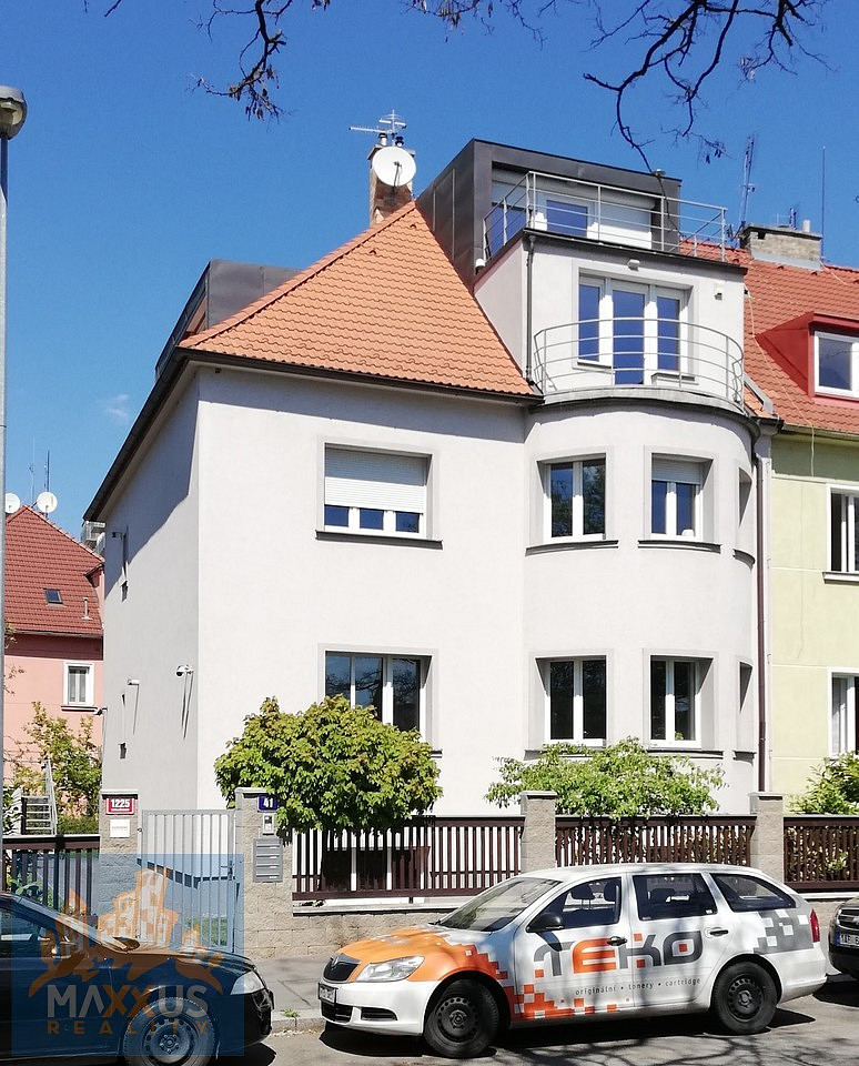 Pronájem bytu 2+1 88 m² – fotografie 3