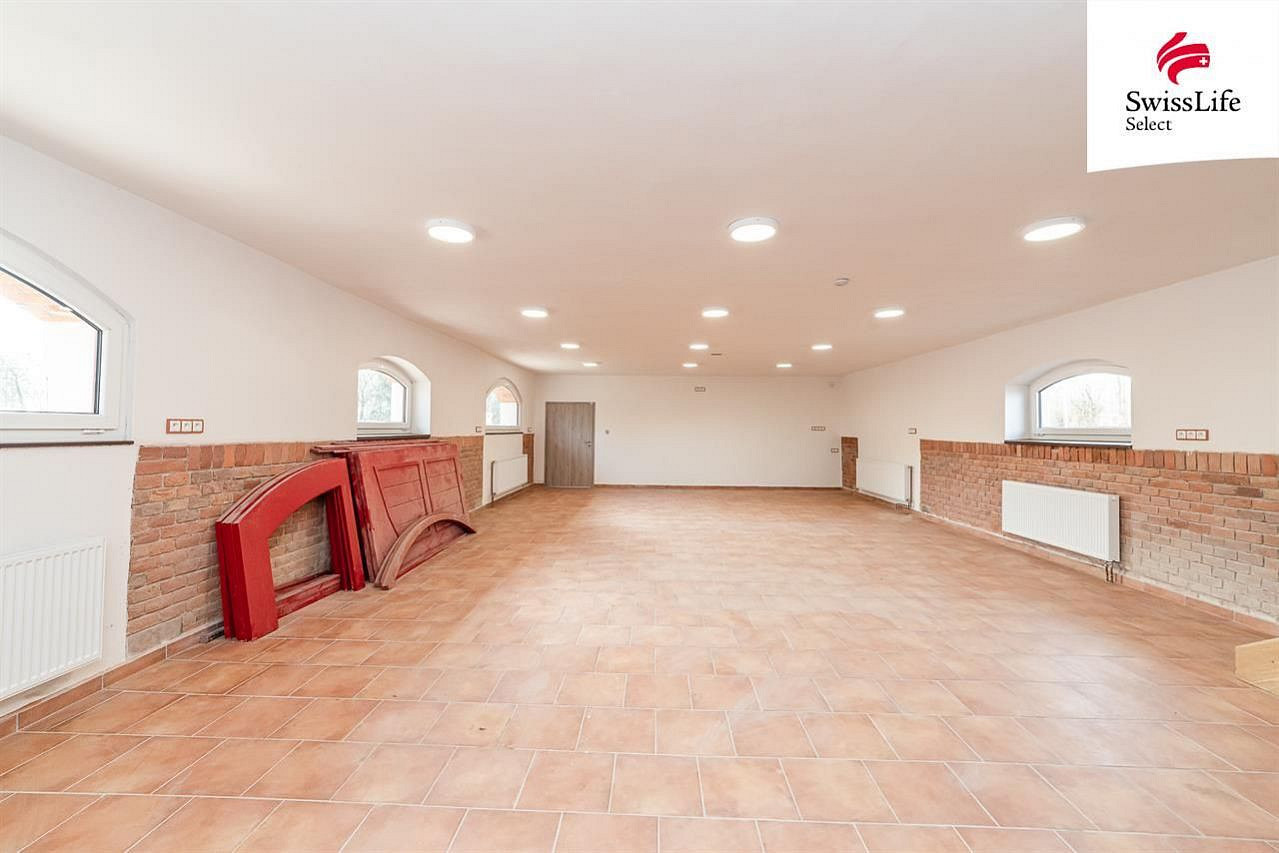 Prodej obchodních prostor 230 m² – fotografie 3