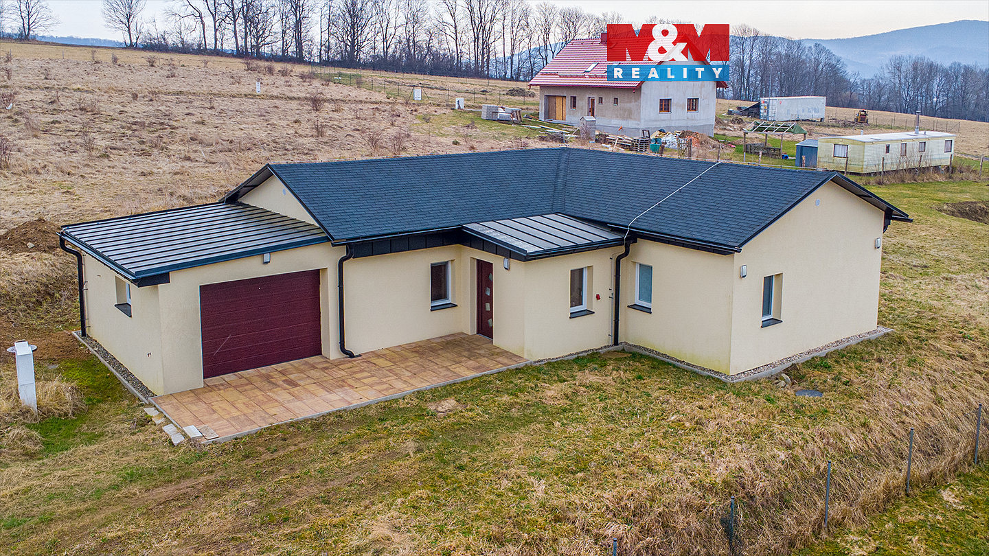 Prodej domu 180 m² s pozemkem 1 371 m²