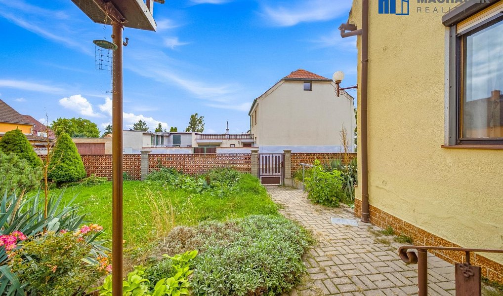 Prodej domu 161 m² s pozemkem 293 m², Zabrušany – náhled fotky 36