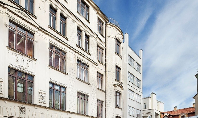 Pronájem kanceláře 538 m²