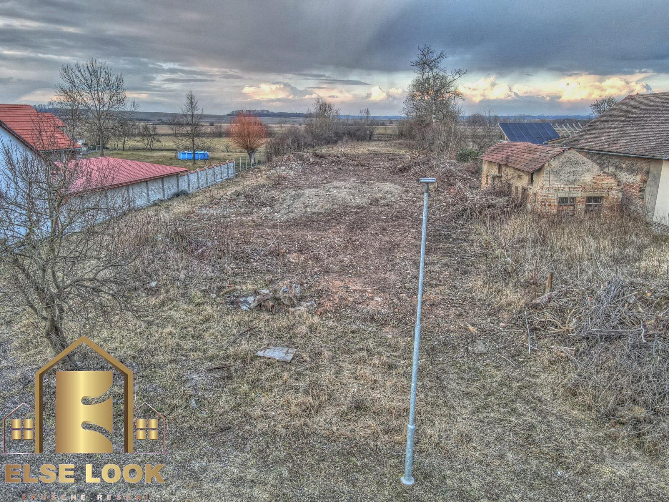 Stavební pozemek 4457 m² (Pardubice 11km, Hradec Králové 19km, Praha 107km, Olomouc 123km, Brno 123k – pohled 2